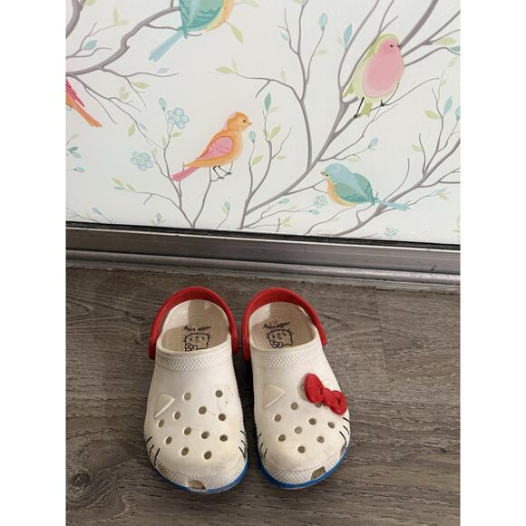 HELLO KITTY CROCS SZ Children’s 9 Read! - Picture 1 of 5